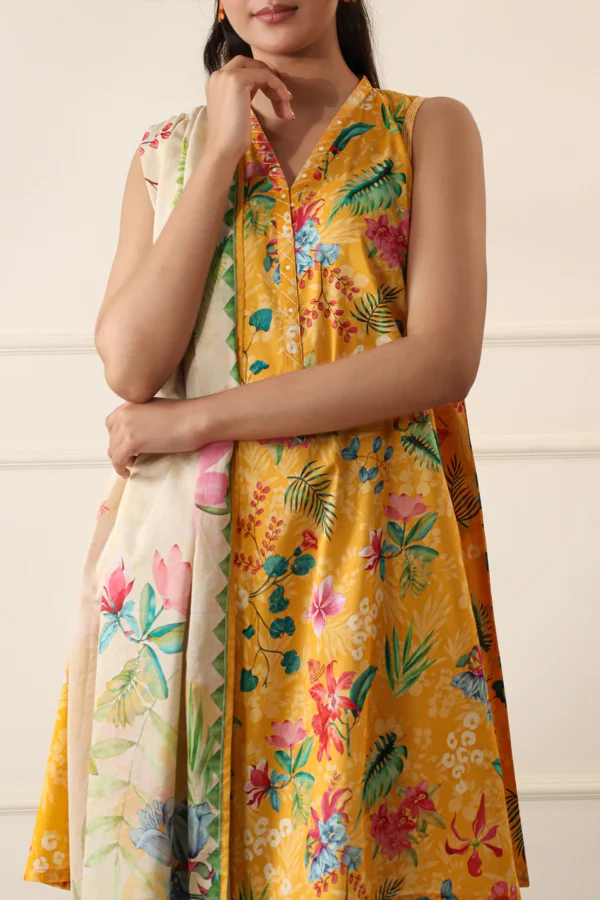 Saya U01-25067-09A Unstitched Printed Lawn 3 Piece